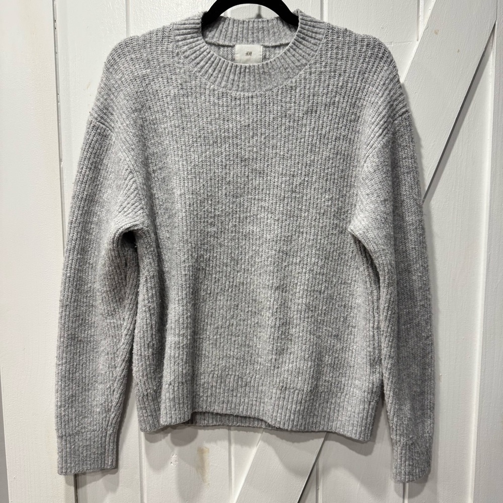 H&M Light Gray Women's Crew Neck Sweater ~ Size M